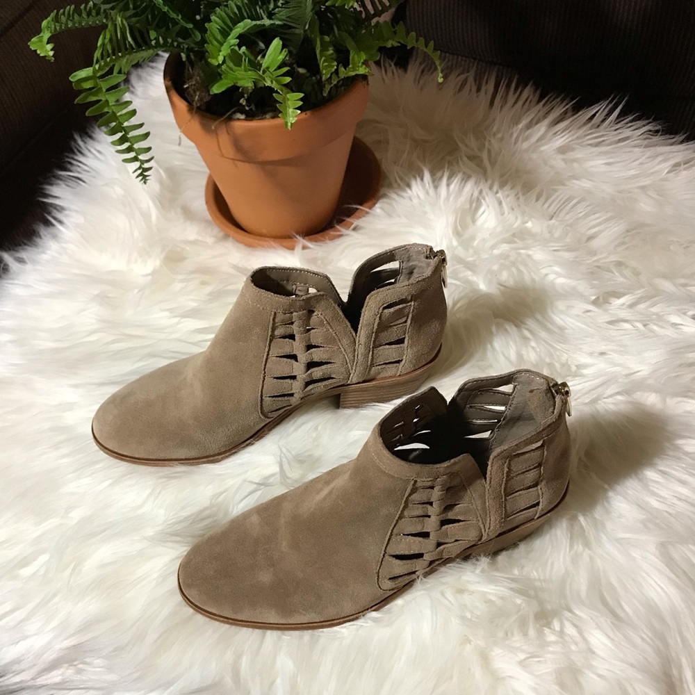Vince Camuto Peera ankle booties